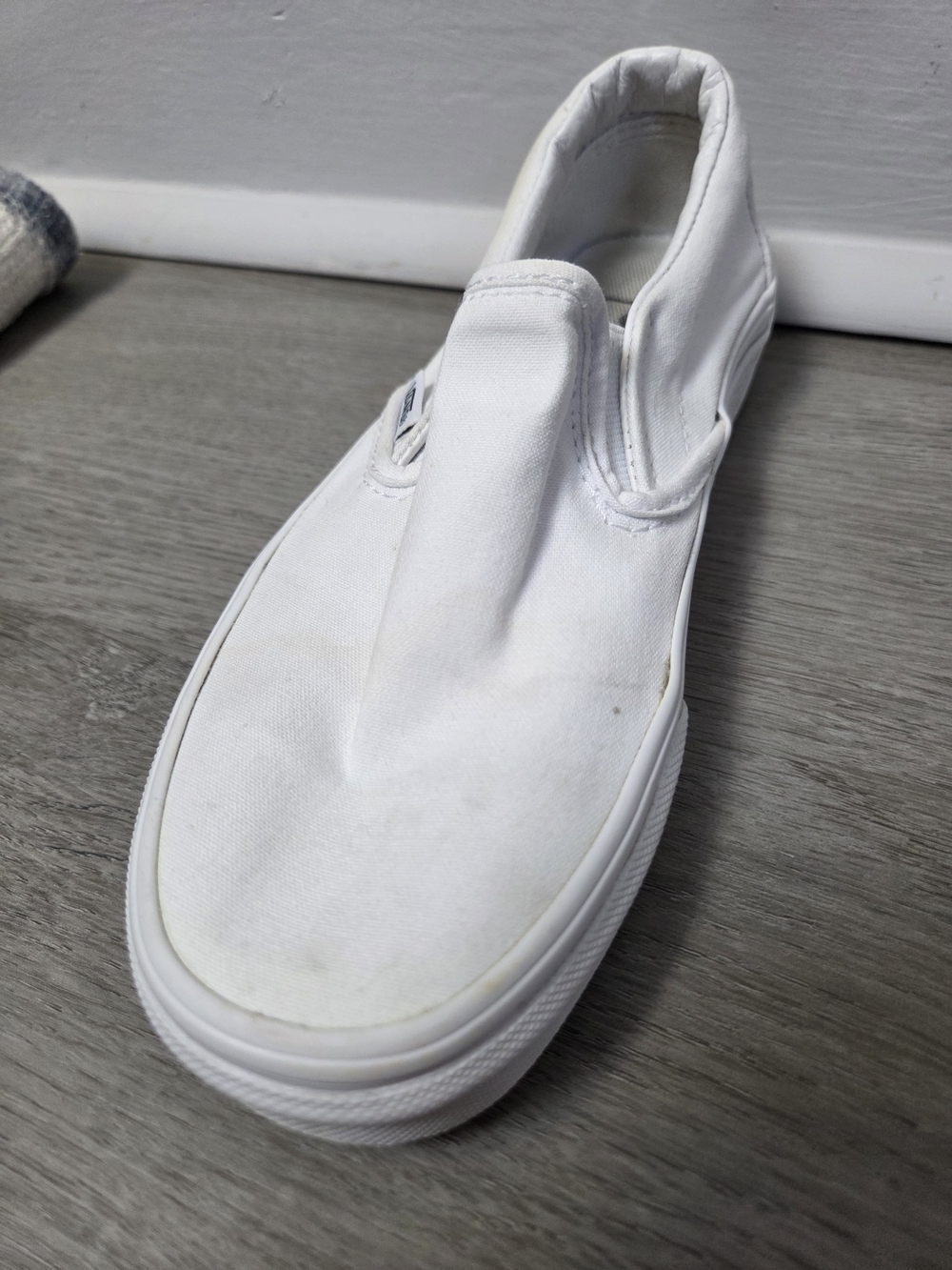 Vans Women’s White Canvas Classic Slip-On Sneakers Shoes Size 5.5 - Picture 2 of 13